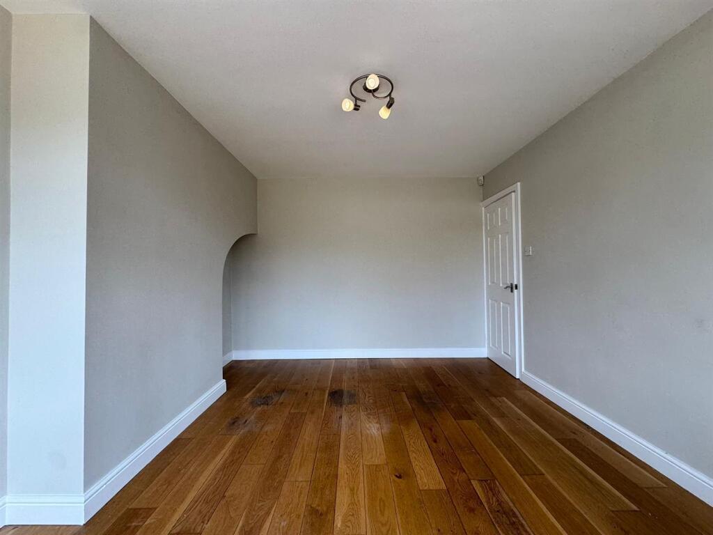 Dining room (2).jpg