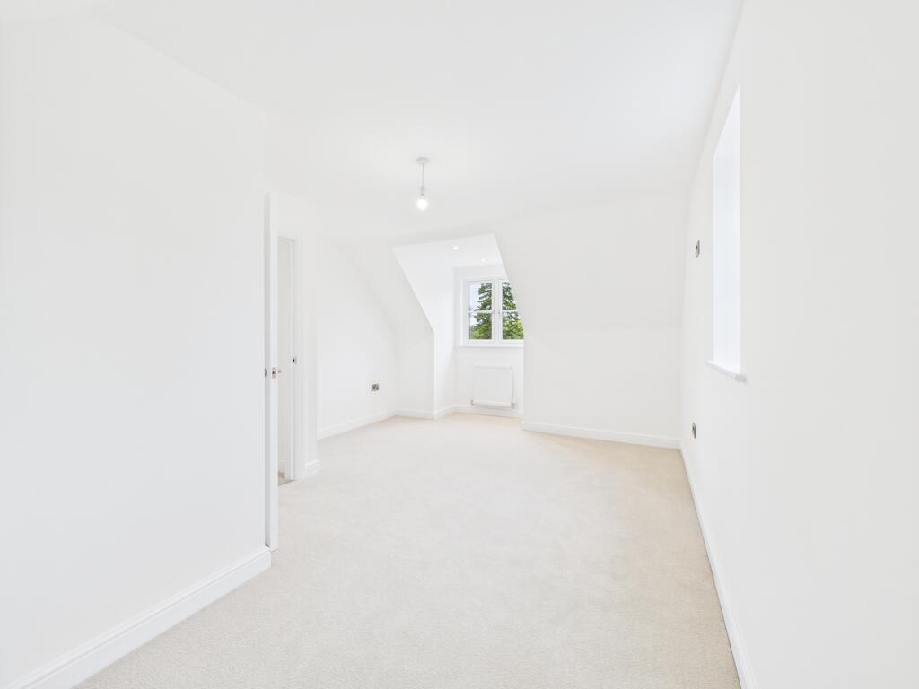 CAM04825G0-PR0117-STILL017