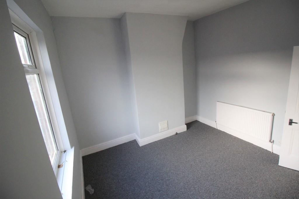 Master Bedroom  (b)
