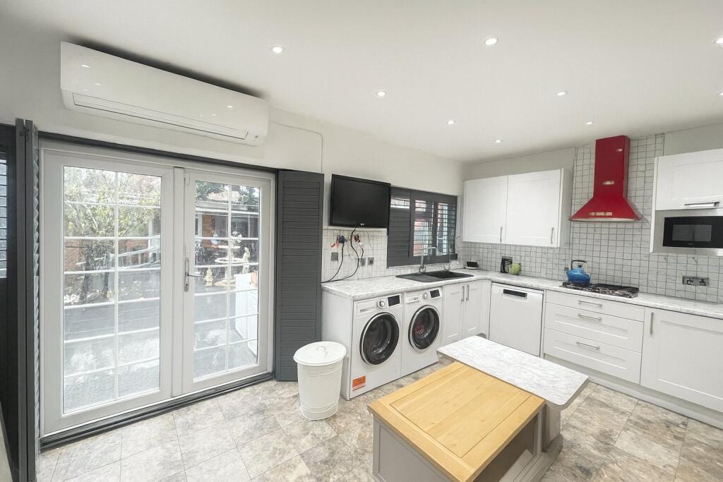 Kitchen/Dining Area