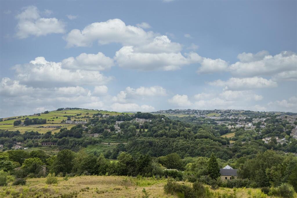 Bramleys Estate Agents - High Crest - Linthwaite (