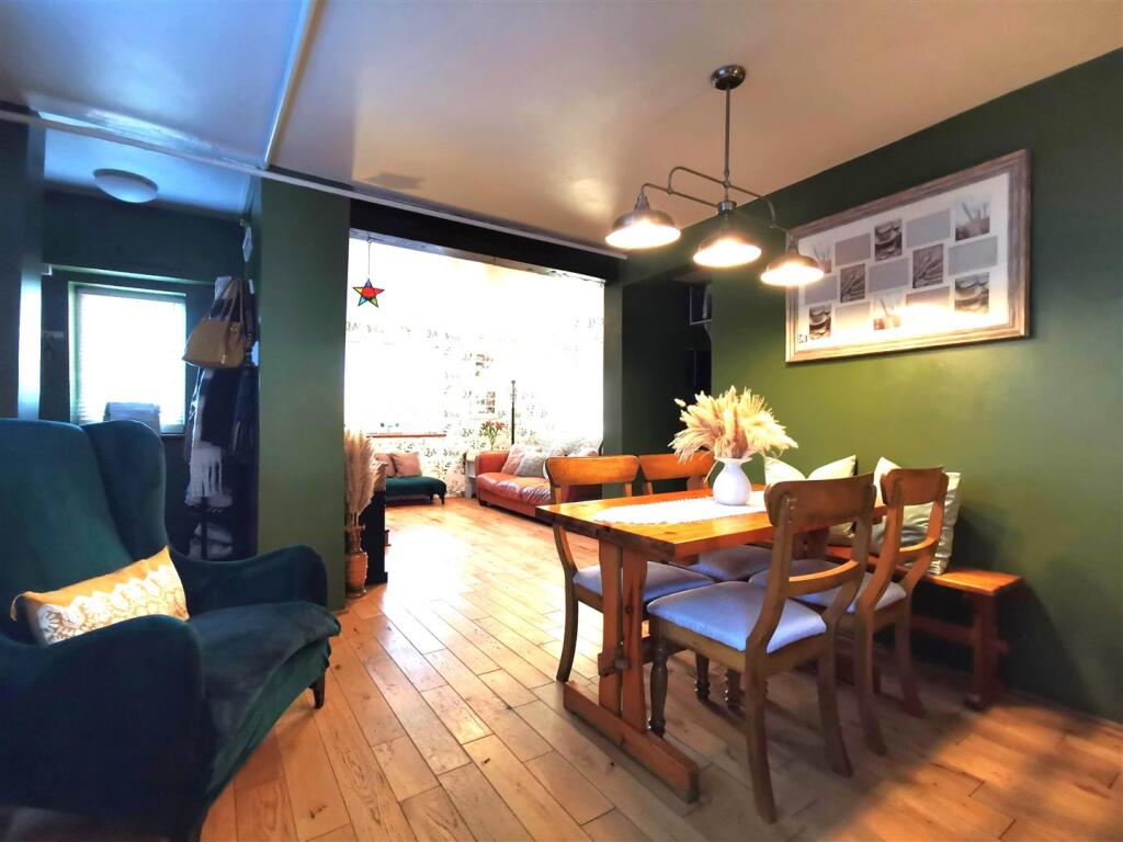 lounge diner 5.jpg