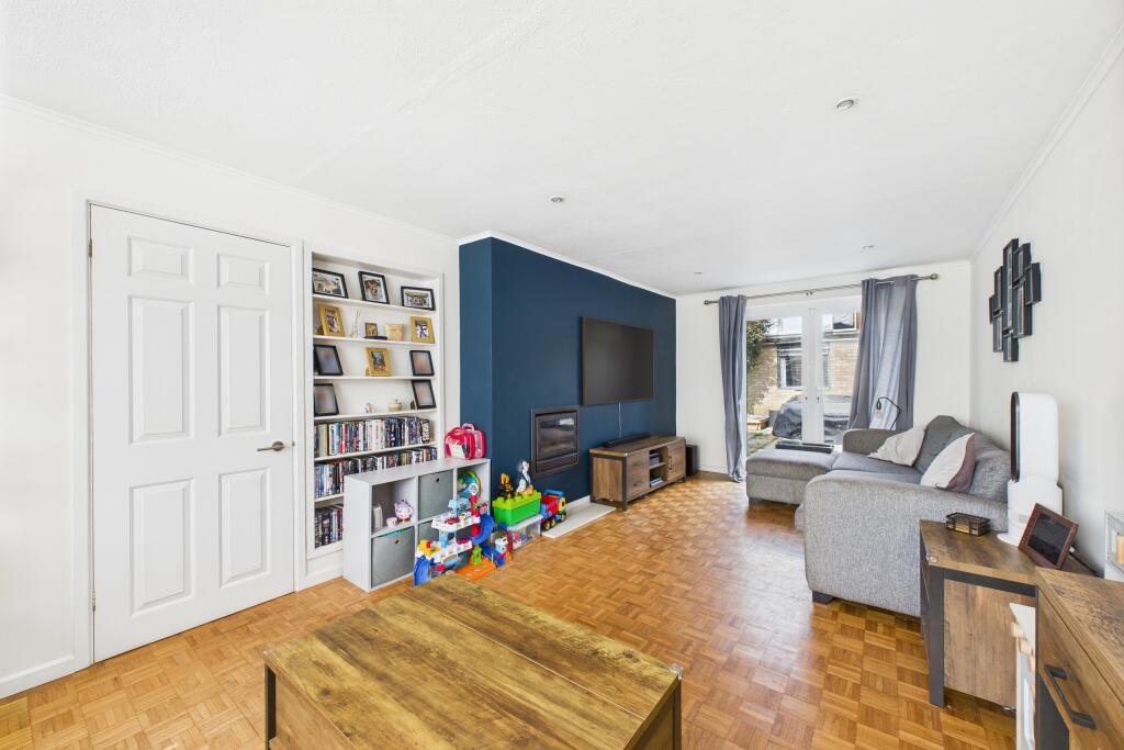 CAM05454G0-PR0038-STILL008