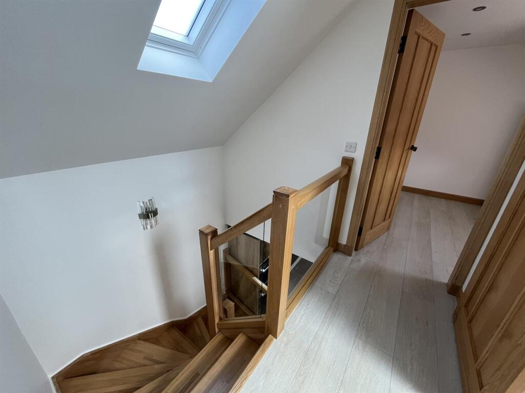 STAIRCASE &amp; LANDING
