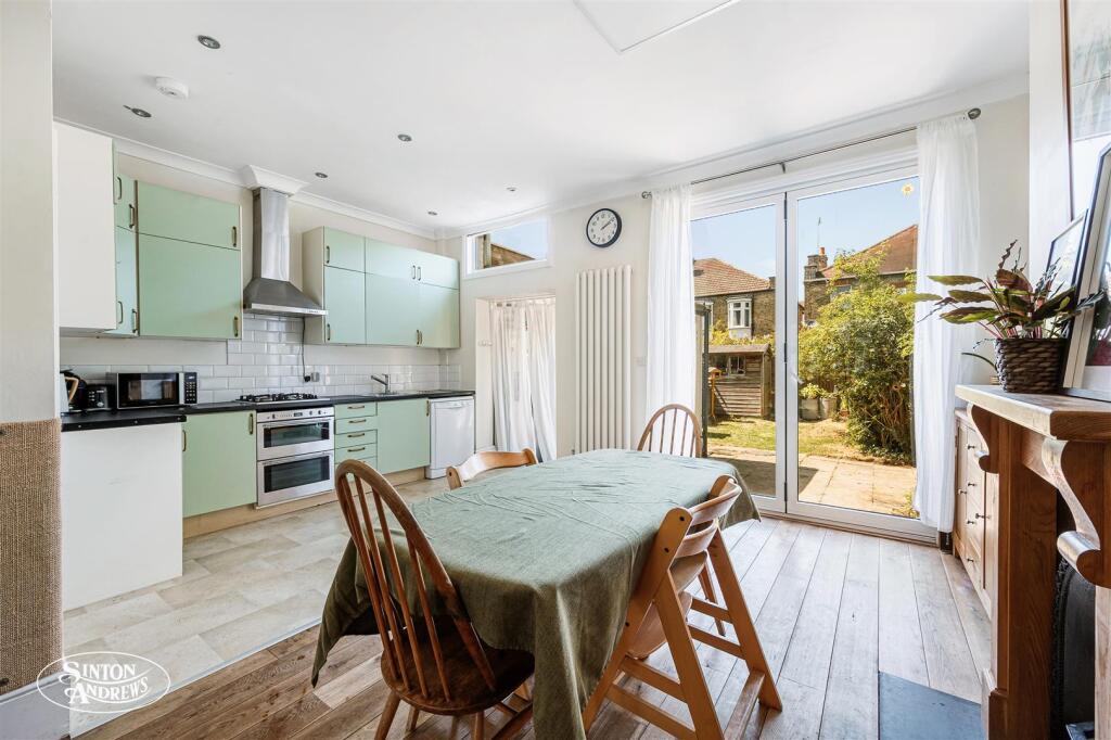 85 Camborne Avenue-5.jpg