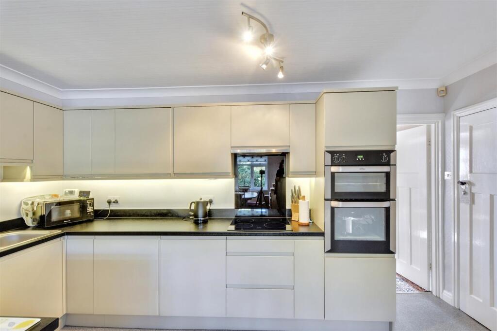 Kitchen_3.jpeg