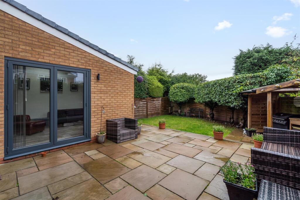 2 Nichols Close_19.jpg