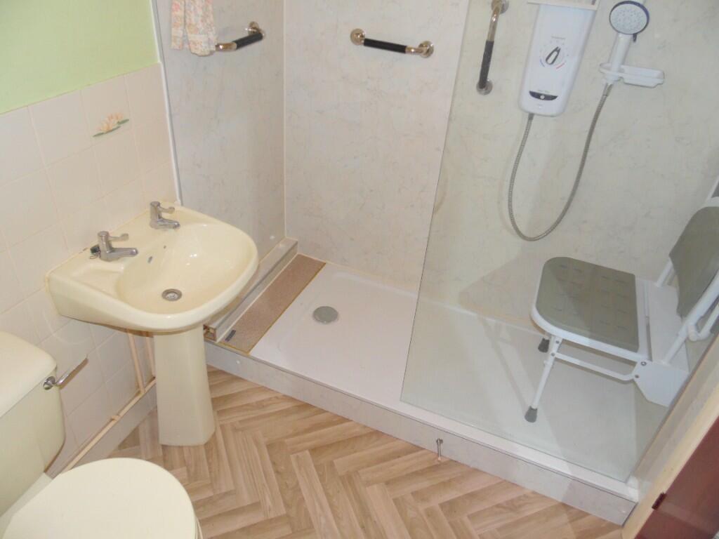 SHOWER ROOM