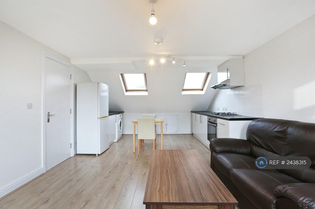 Living Room / Kitchen 