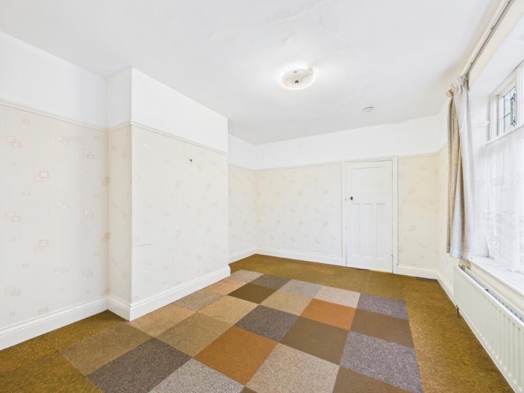 CAM02386G0-PR0142-STILL017