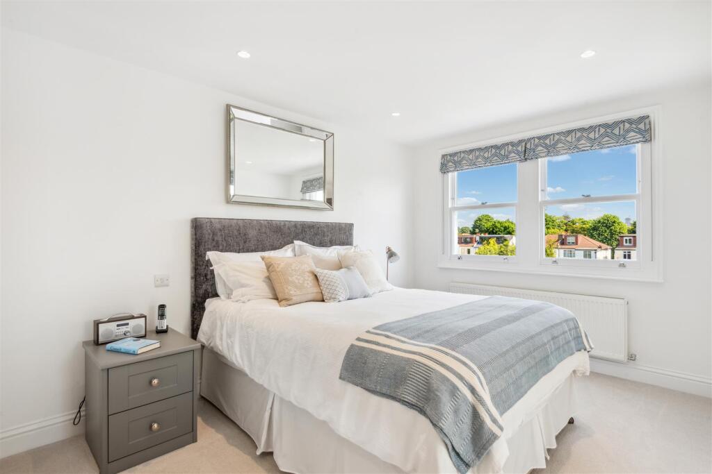 Abinger Road, W4 - FOR SALE