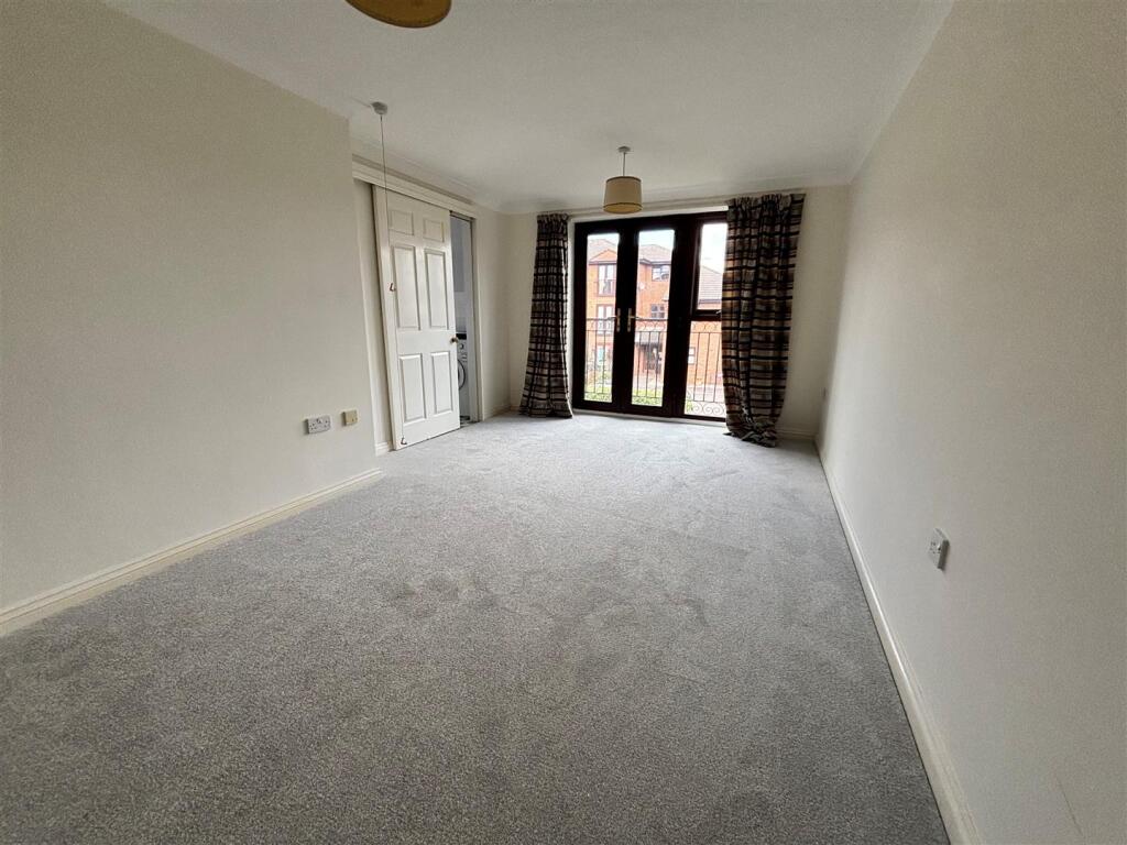 43 st georges ct living 1.jpg