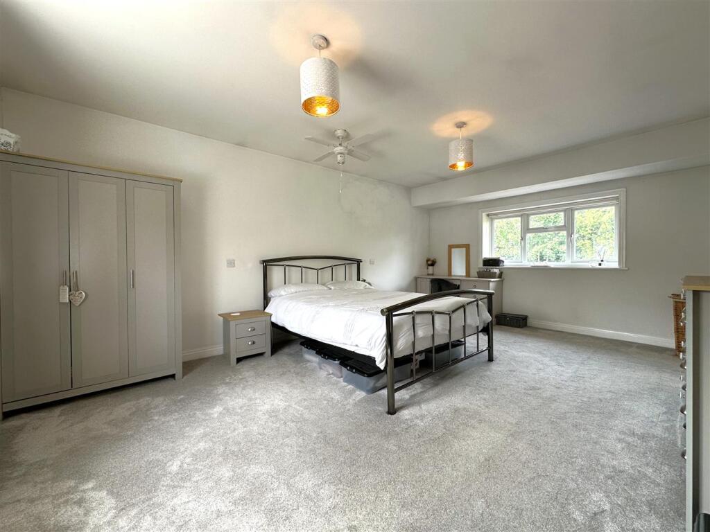 Dual-Aspect Master Bedroom 583