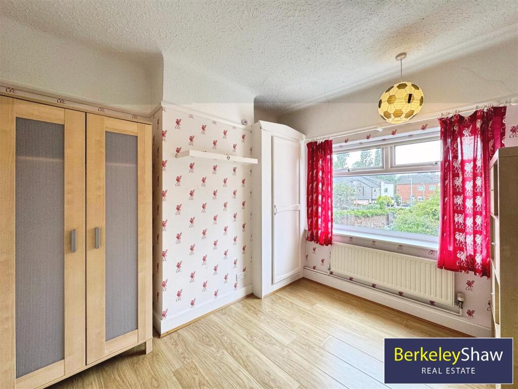 Moorgate Avenue, Crosby