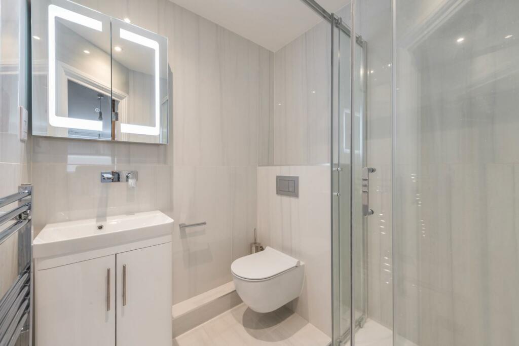 bathroom (2).jpg