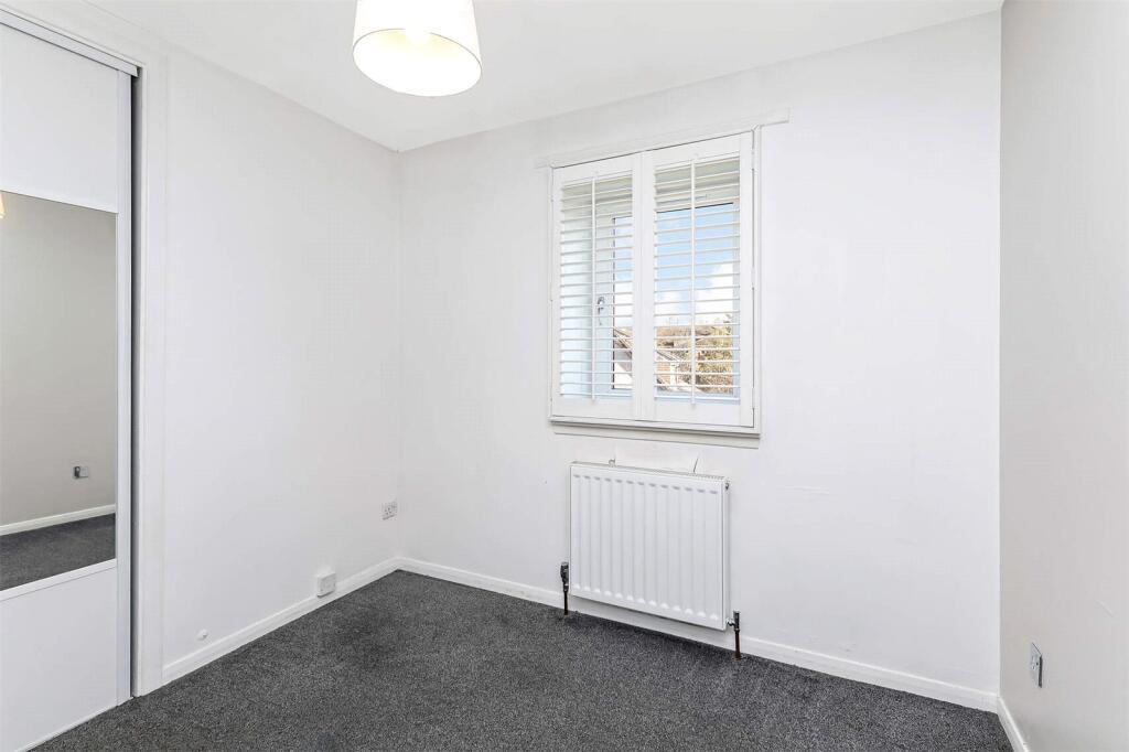 22 The Groves Bedroom 2.jpeg