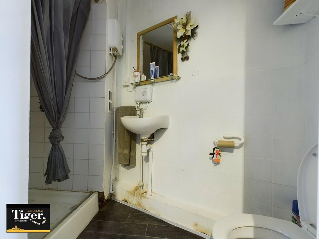 CAM02176G0-PR0288...