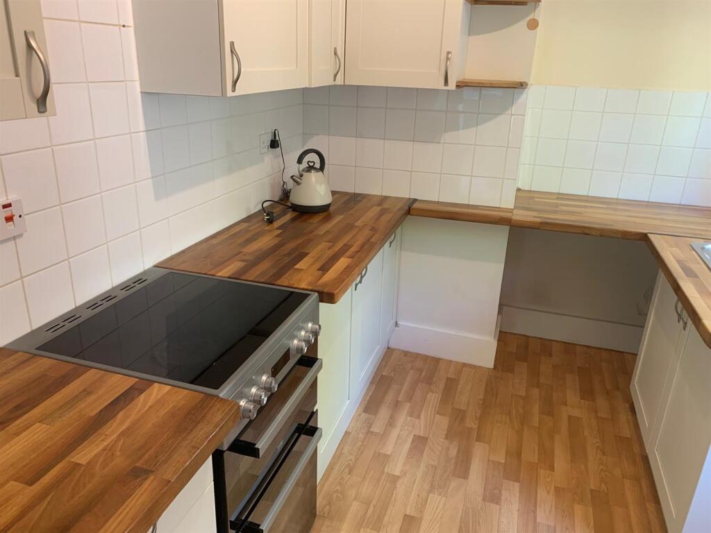 HR Kitchen.jpg