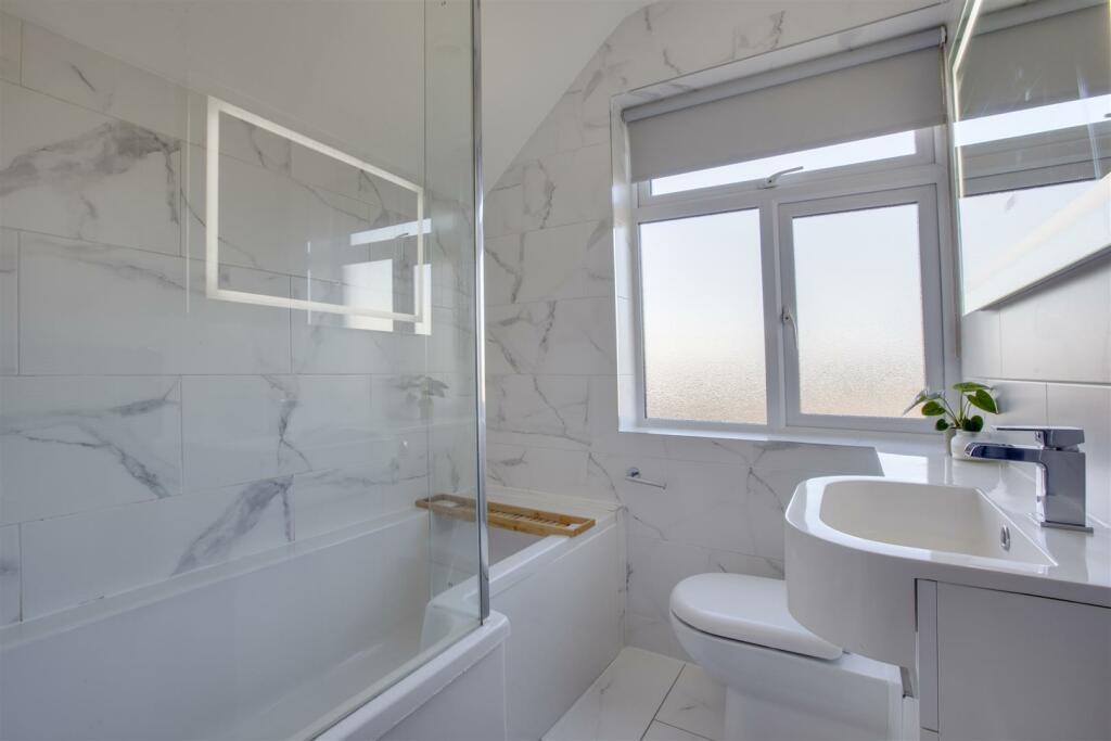 20 West Drive, HP13 6JT-4.jpg