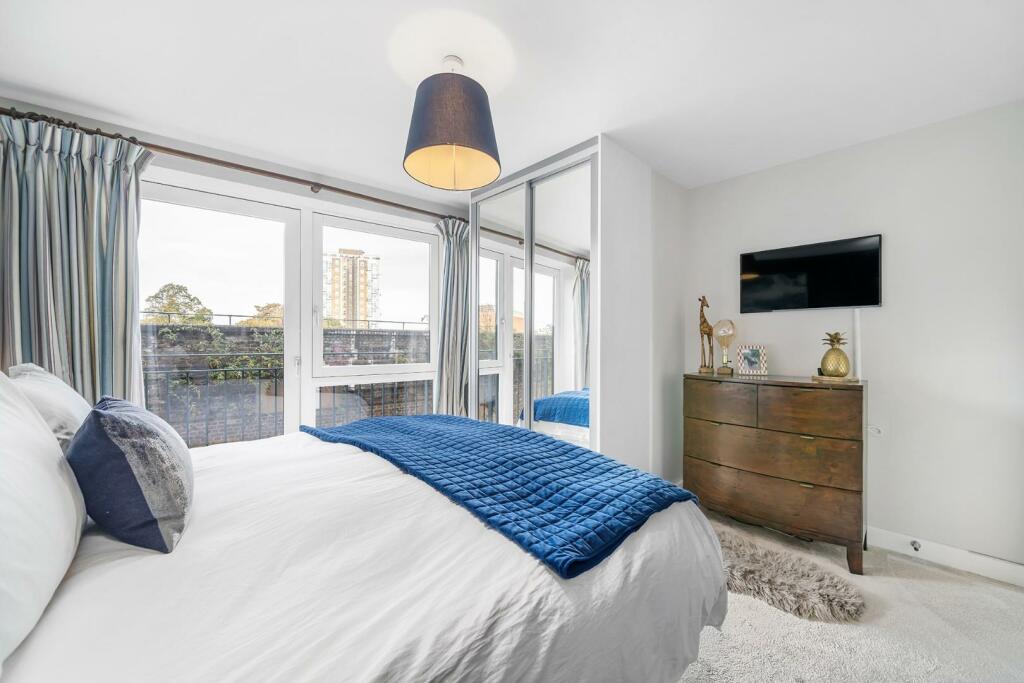 Bedroom (4).JPG
