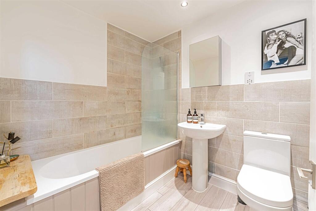 Flat 2, 14 Windmill Rd SW18 2EU-LOW RES-12.jpg