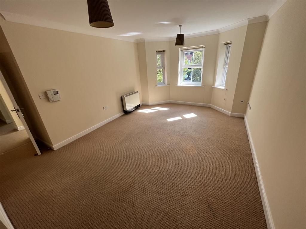 Lounge and Dining Room Aspct 2