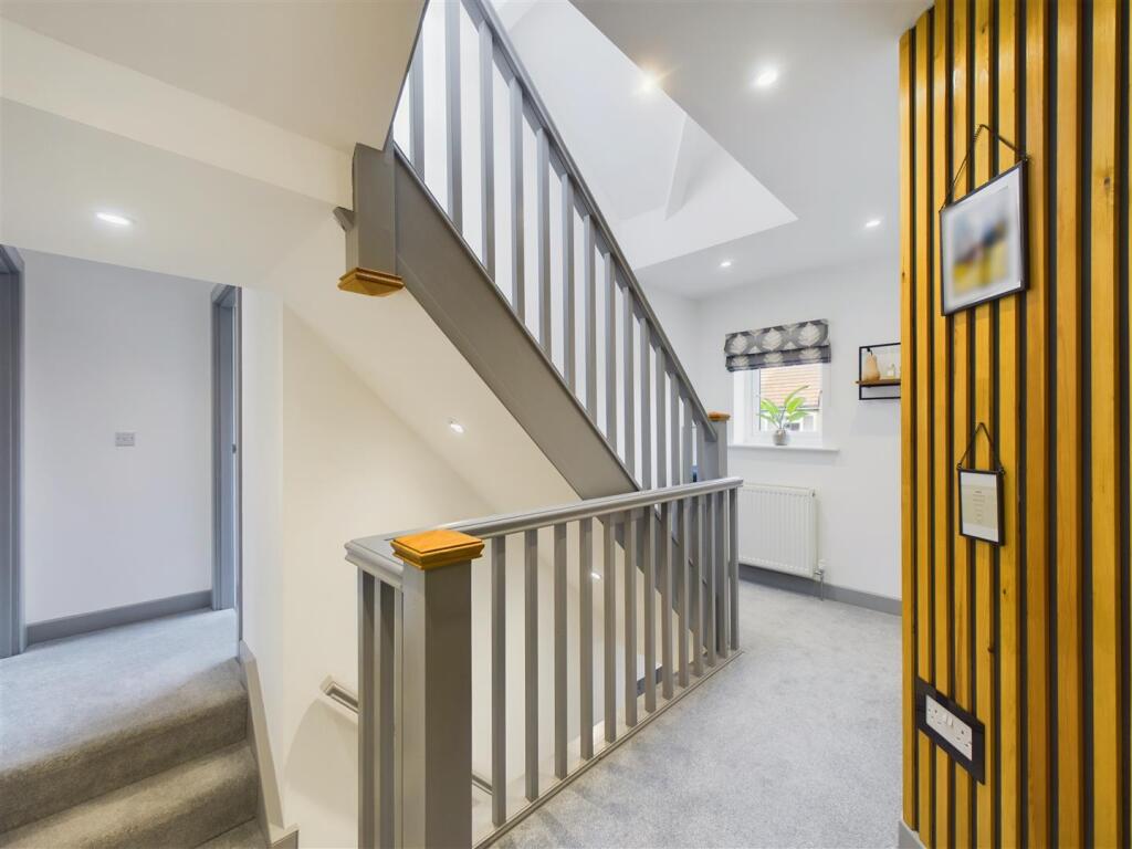 FIRST FLOOR LANDING