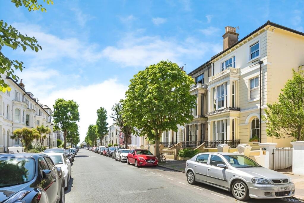 7683e879-Street.jpg