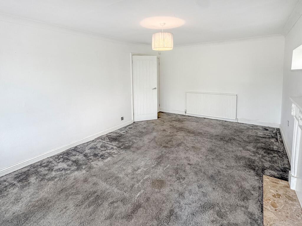 Bright &amp; Spacious Living Room with Lovely Views