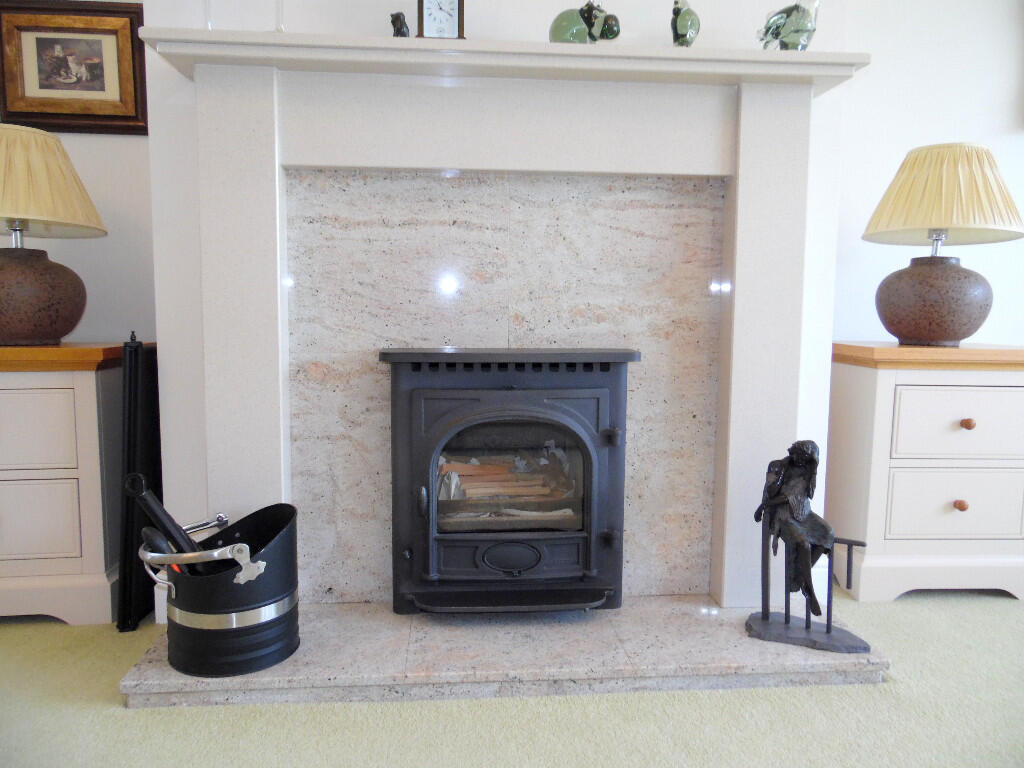 LOUNGE FIREPLACE