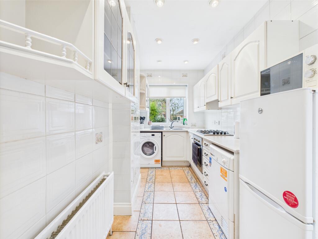 CAM03729G0-PR0034-STILL011