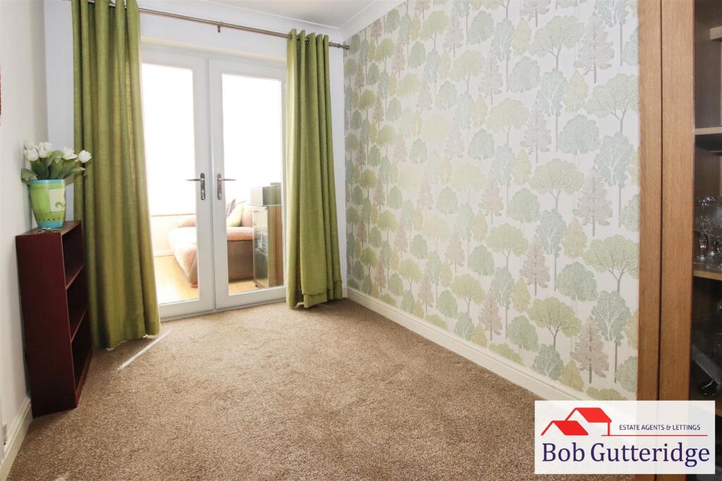 LOUNGE / DINING ROOM