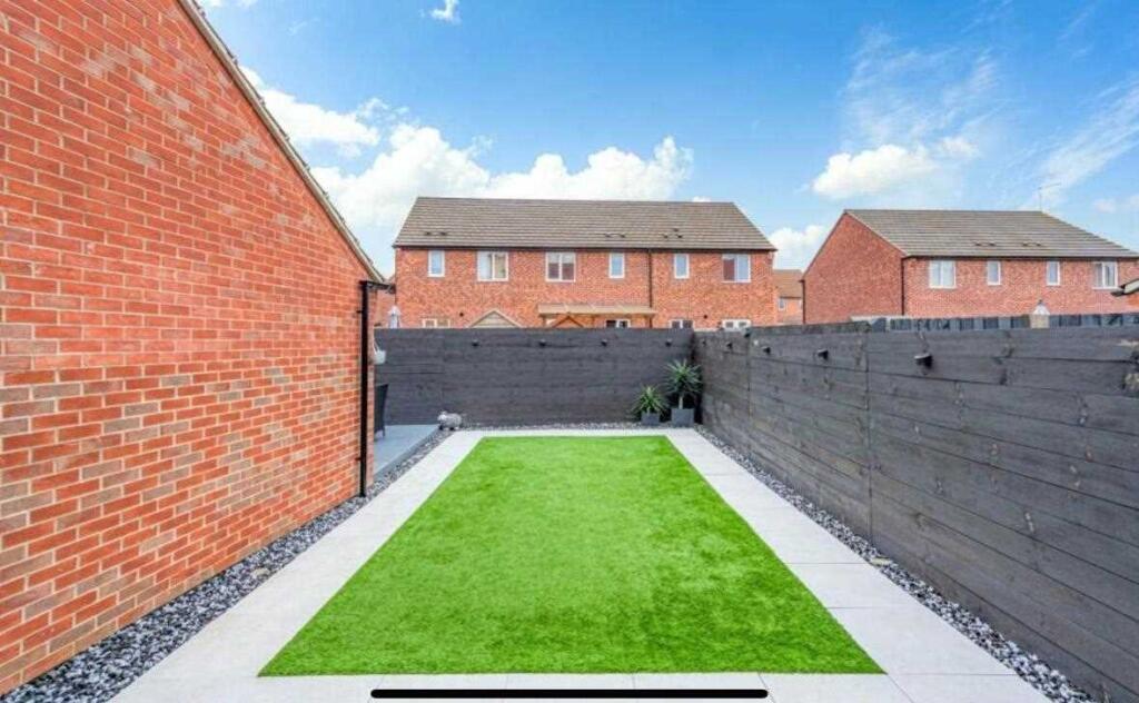 REAR GARDEN -