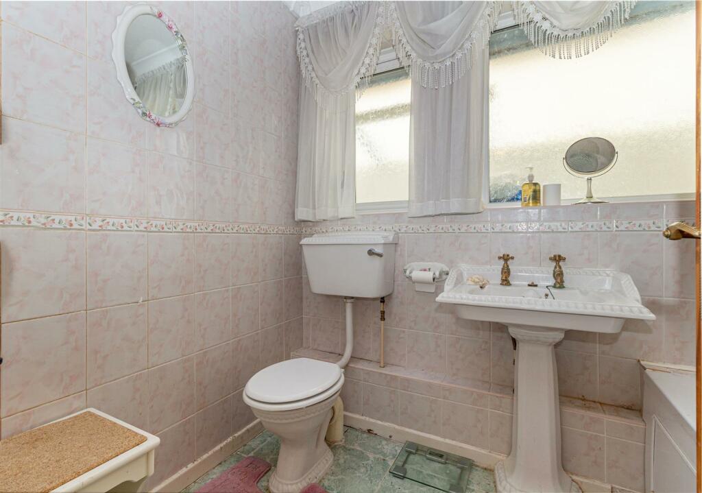 Bathroom-1 2024-08-22 11_44_35.jpg