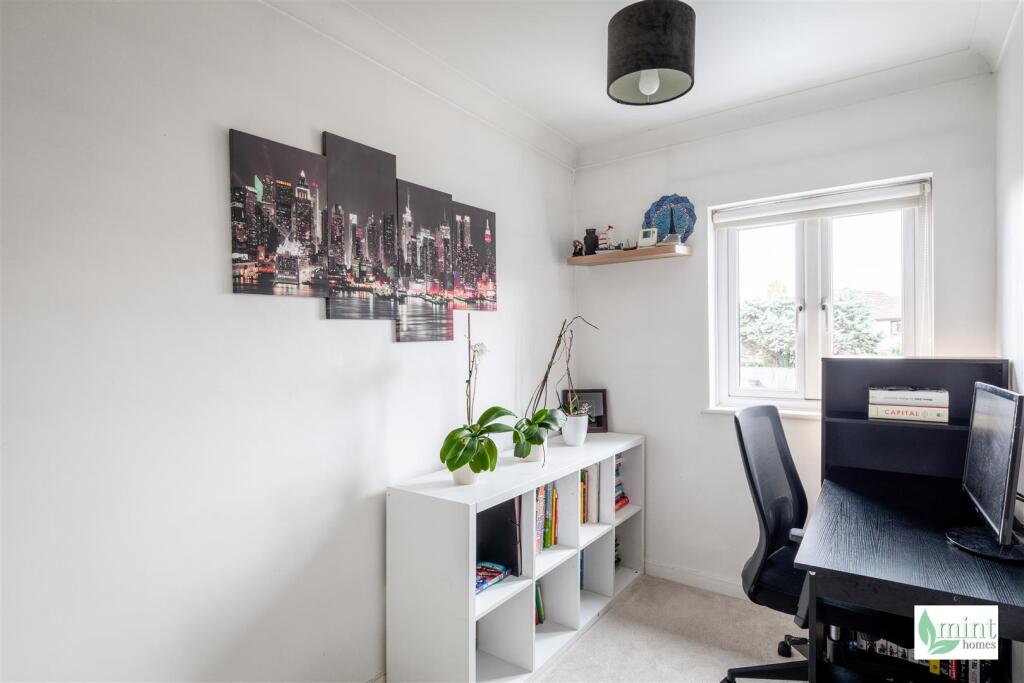 Watermark - 24 Guernsey Close-7.jpg