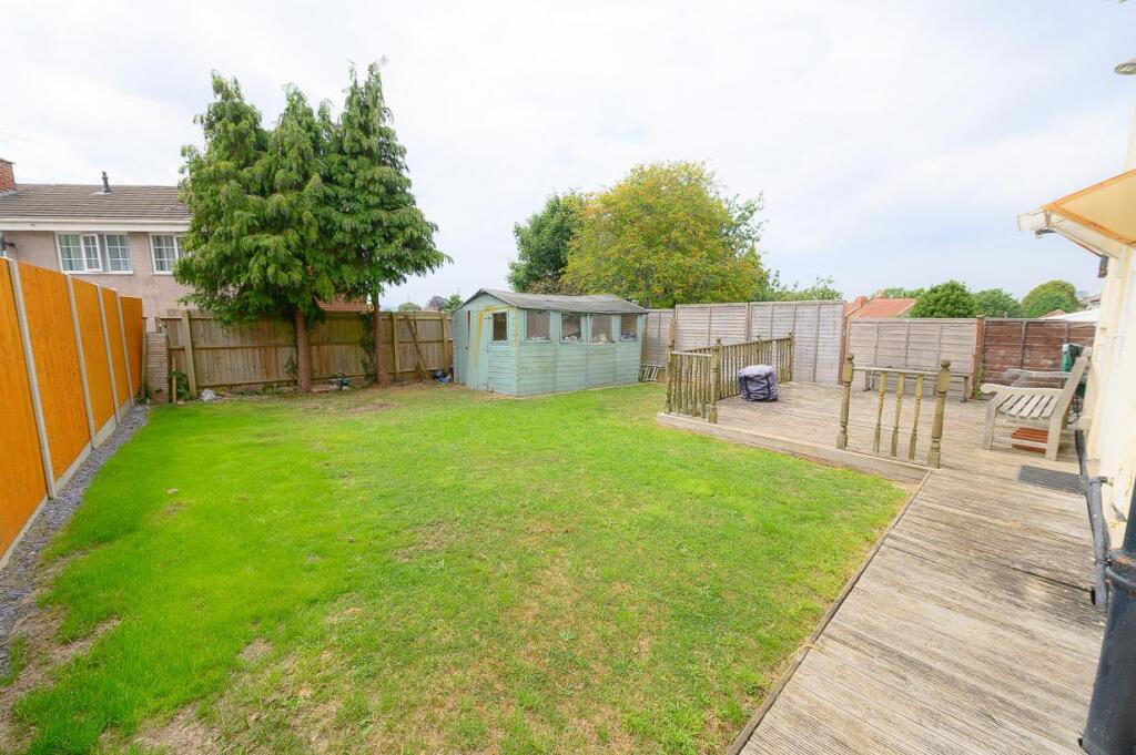 Rear garden pic 2.jpg