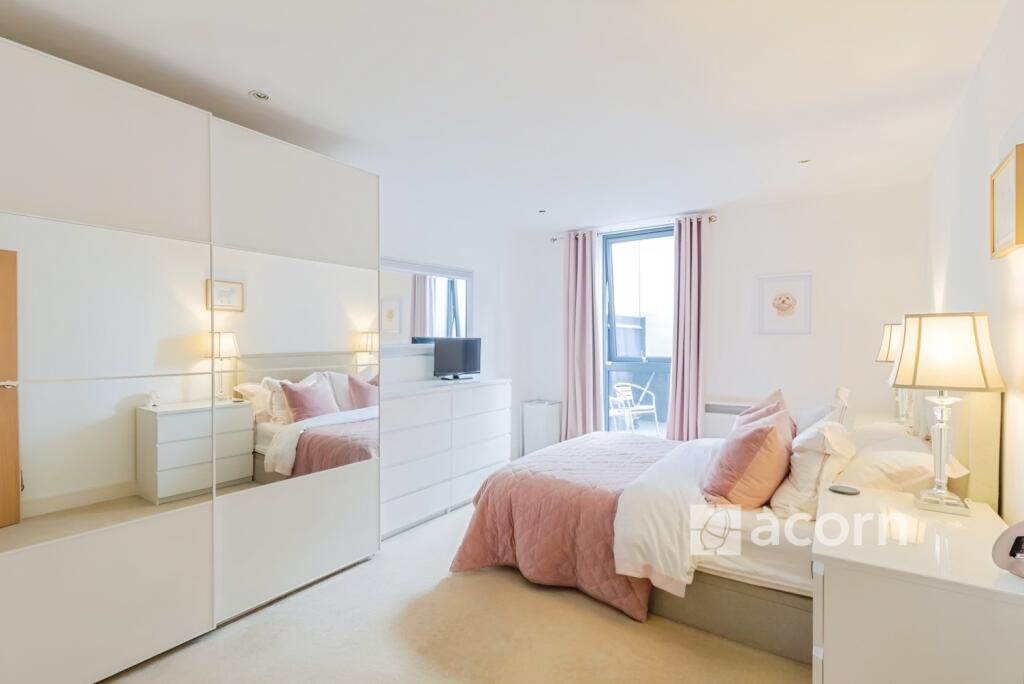 Master Bedroom (3)
