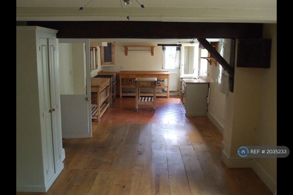 40 Ft Kitchen/Living Room