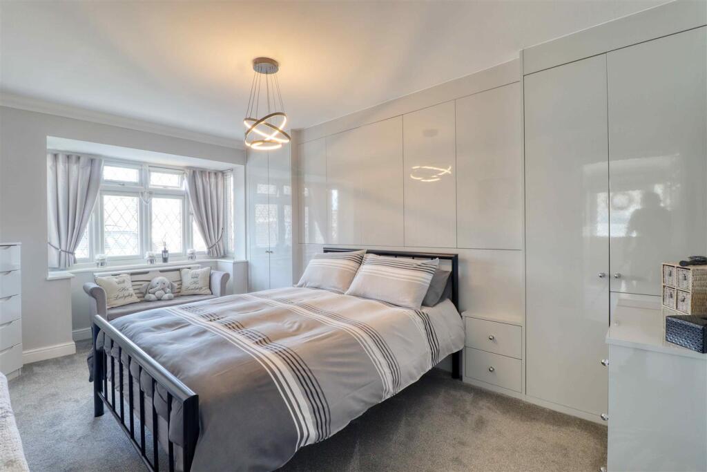 bed 1.jpg