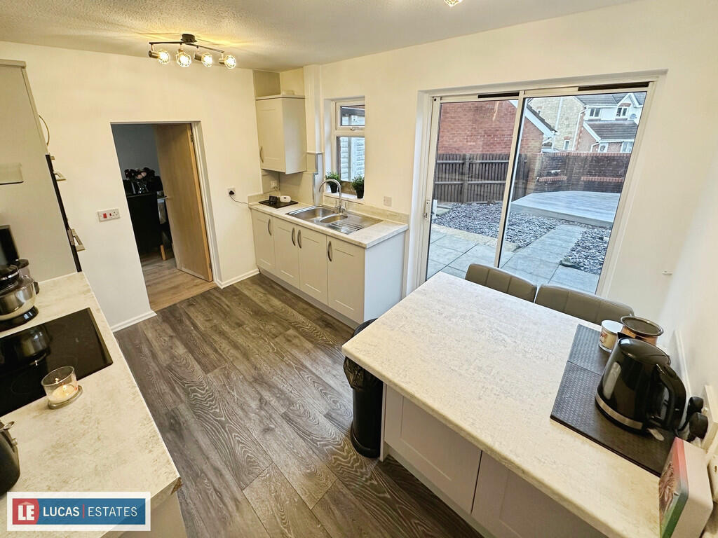 7fe153d6--4516-AE...