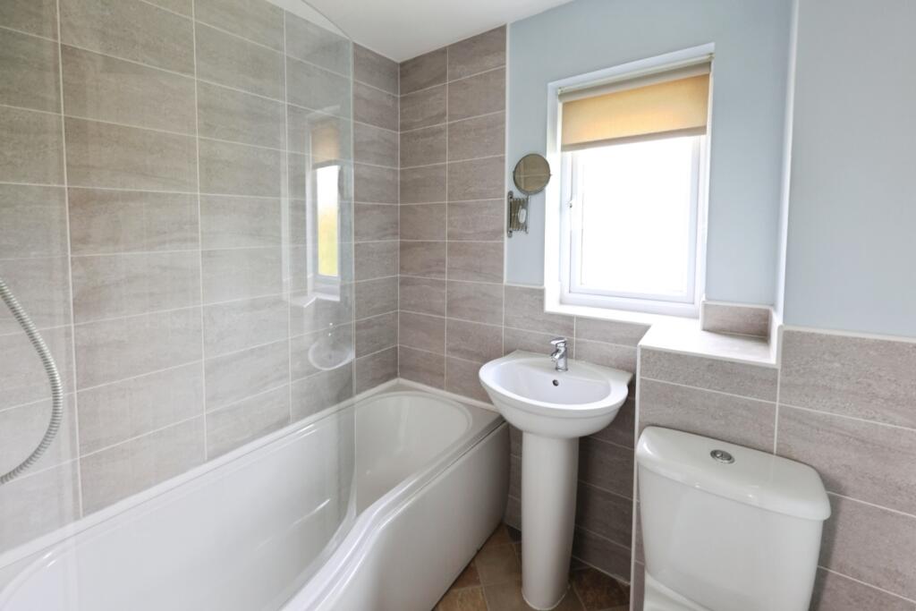 pbox-bathroom-314556.JPG