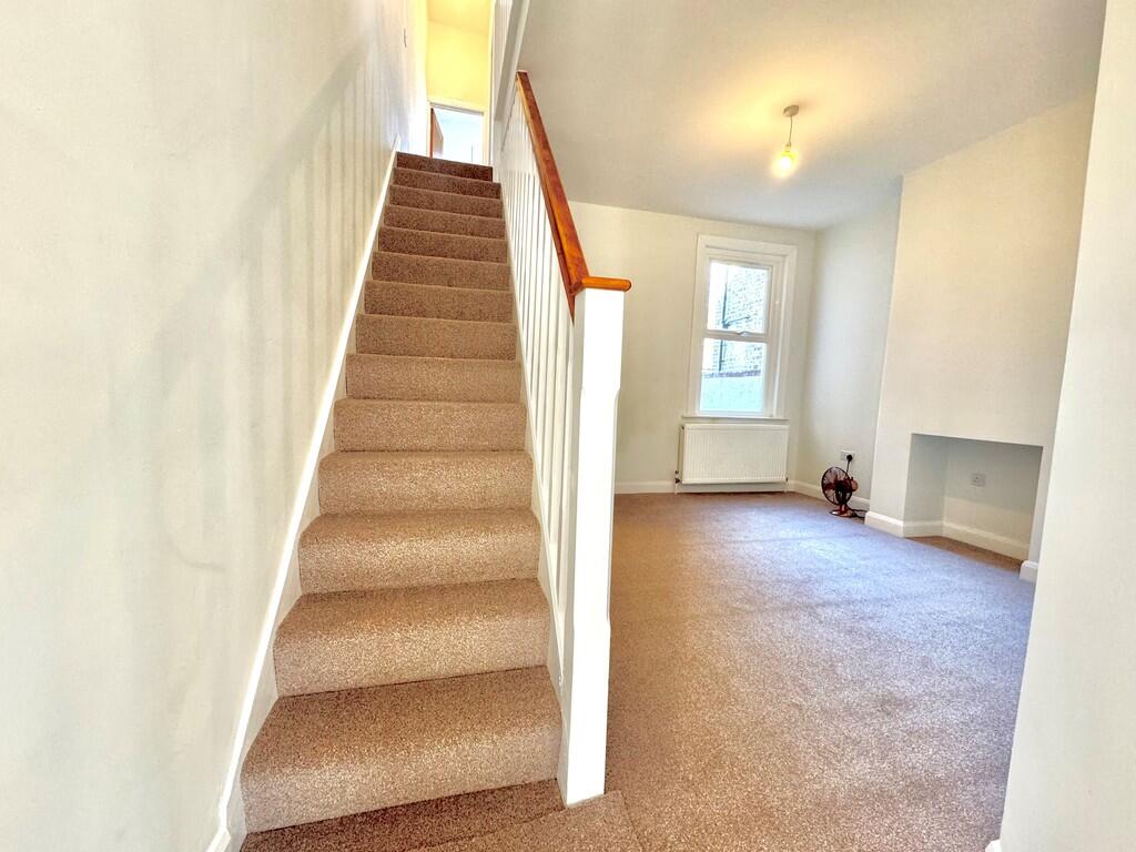 Wallis Ave hall r...