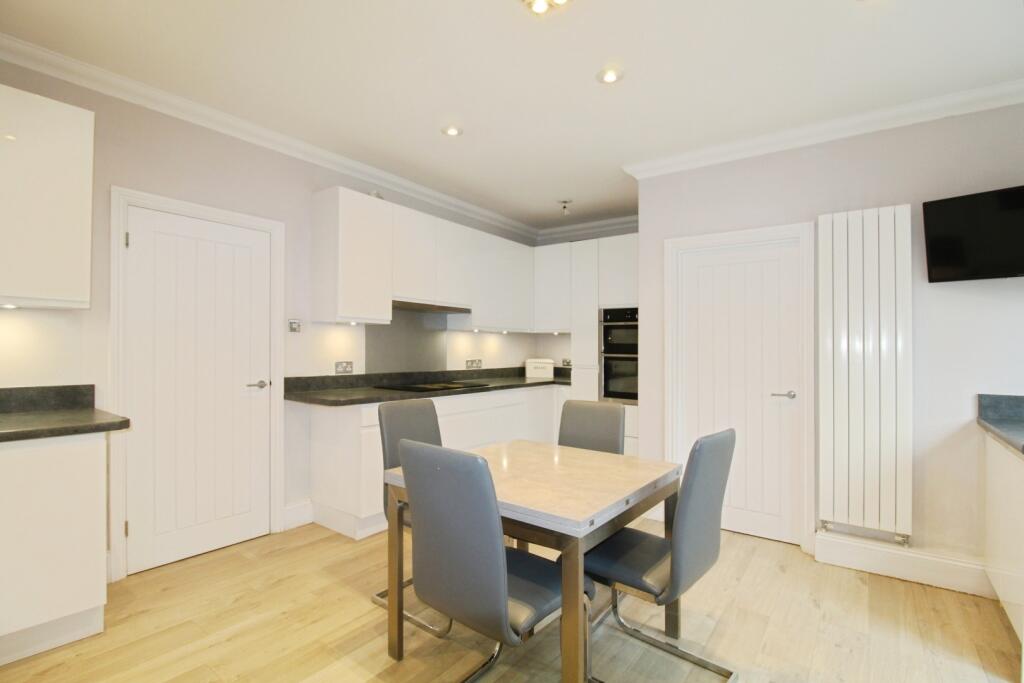 pbox-dining_room-313625.JPG