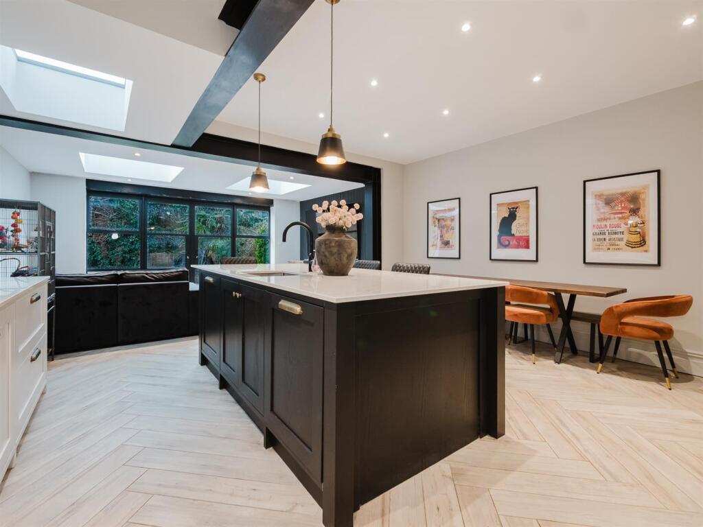 Live In Dining Kithen