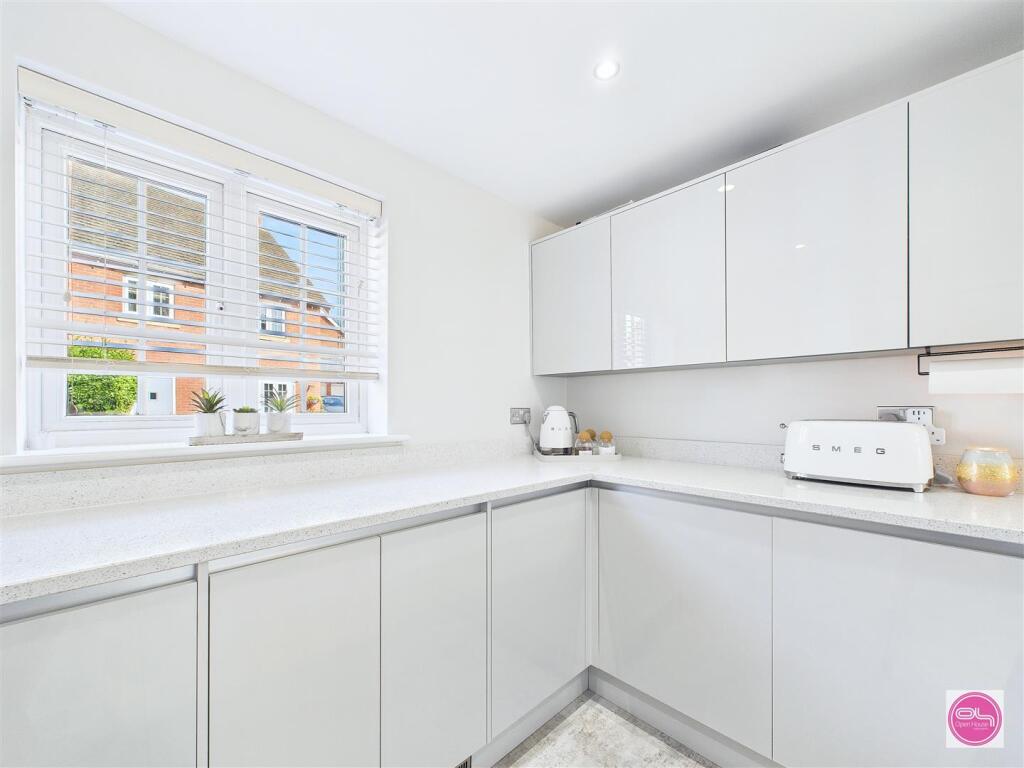 Cranfield Avenue, Church Gresley (10).jpg