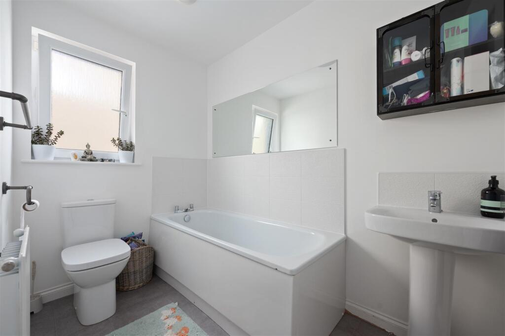 12 Russell Avenue 025.JPG