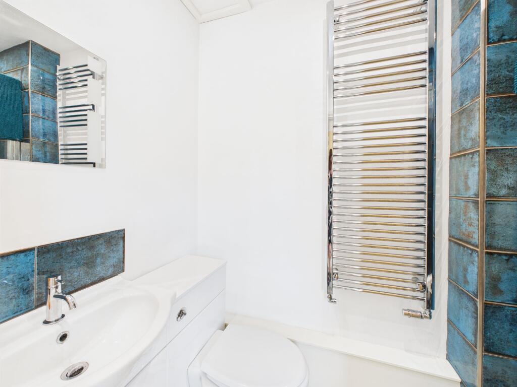 Apartment Shower Room