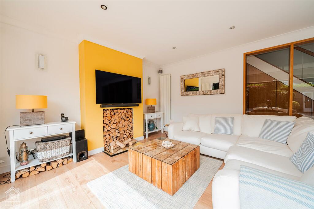 7 Ariel Close-23.jpg