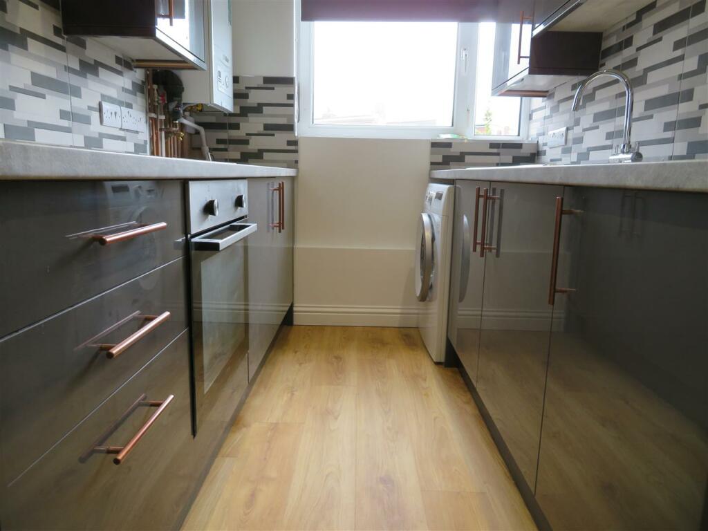 13 Milverton Kitch4.JPG