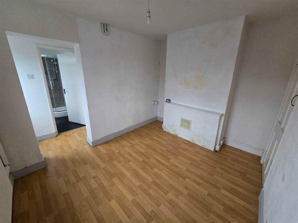 Living Room 2.jpg